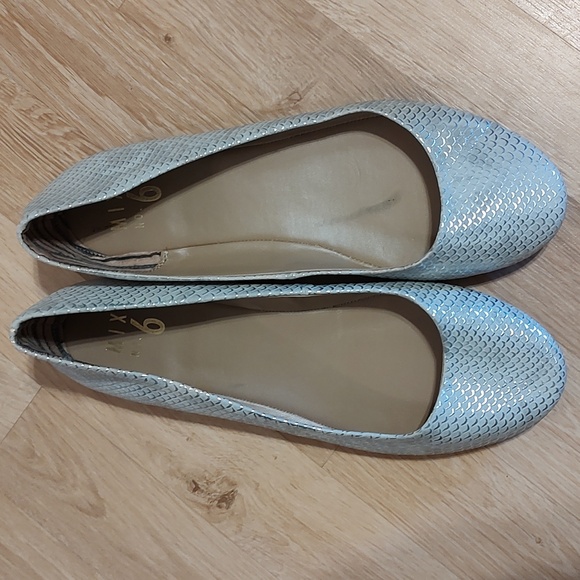 Mix No. 6 Shoes - Pretty Mix No. 6 Danzey Ballet Flats Cream & Silver Shimmery Snakeskin Size 9.5